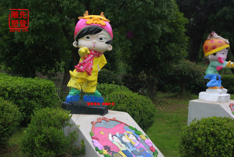 ���娃卡通雕塑系�?.jpg